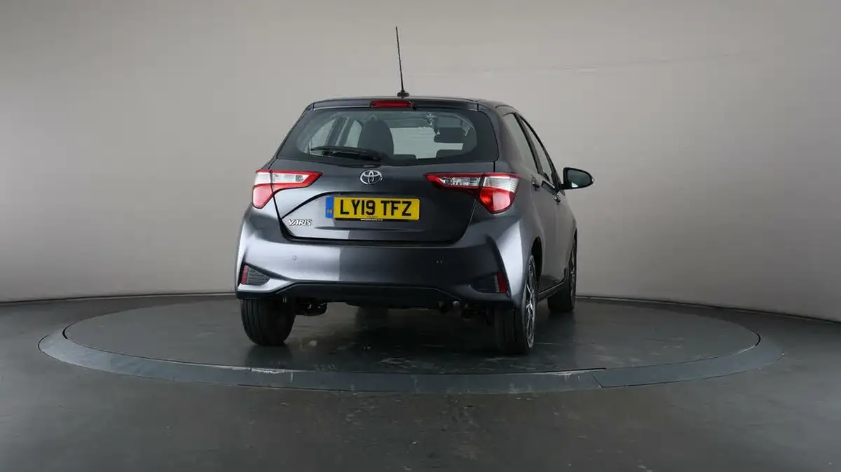 2019-toyota-yaris-15-vvt-i-icon-tech-111bhp-1496cc-big-60