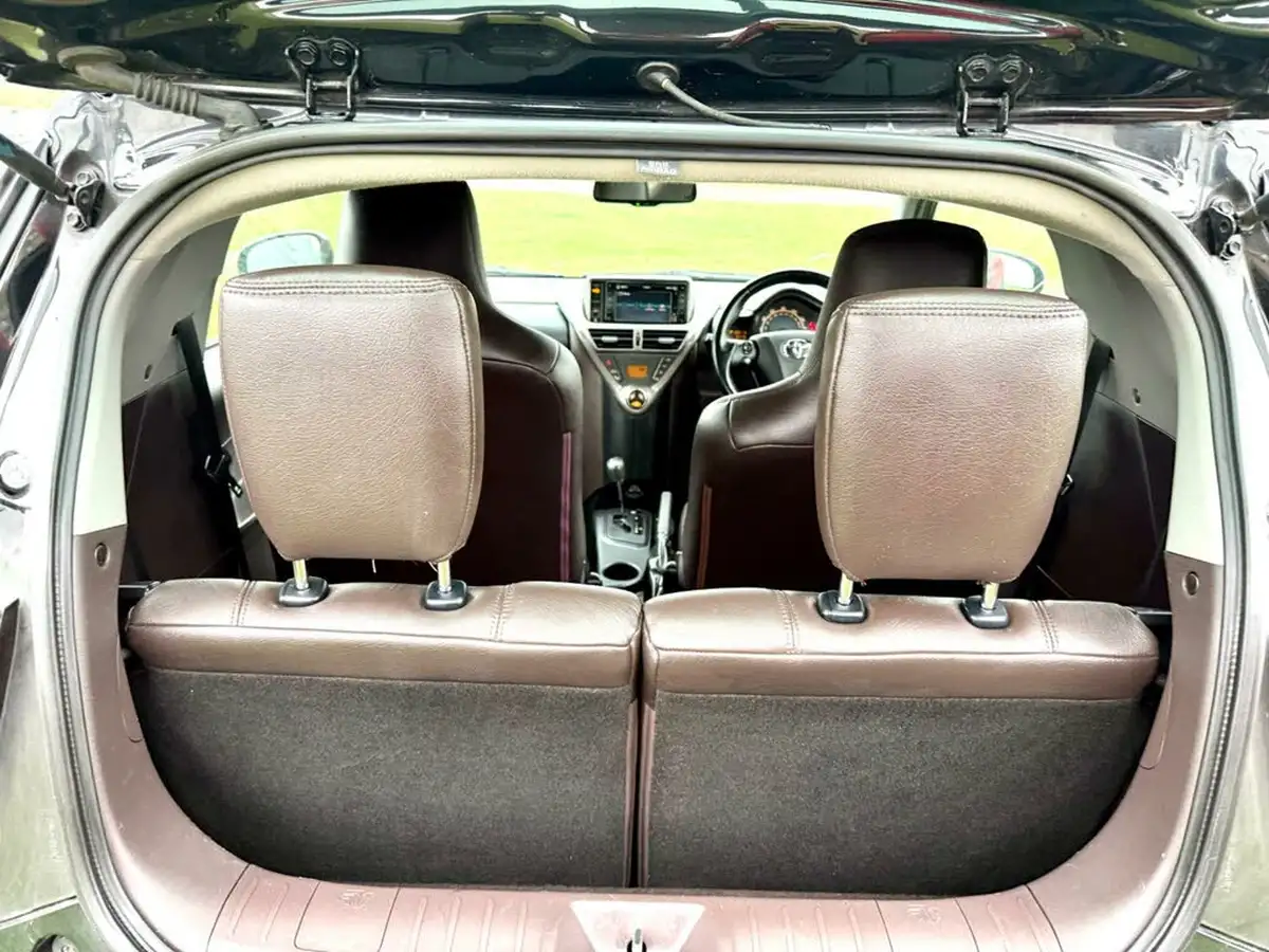 2009-toyota-iq-133-3-99bhp-cvt-big-15