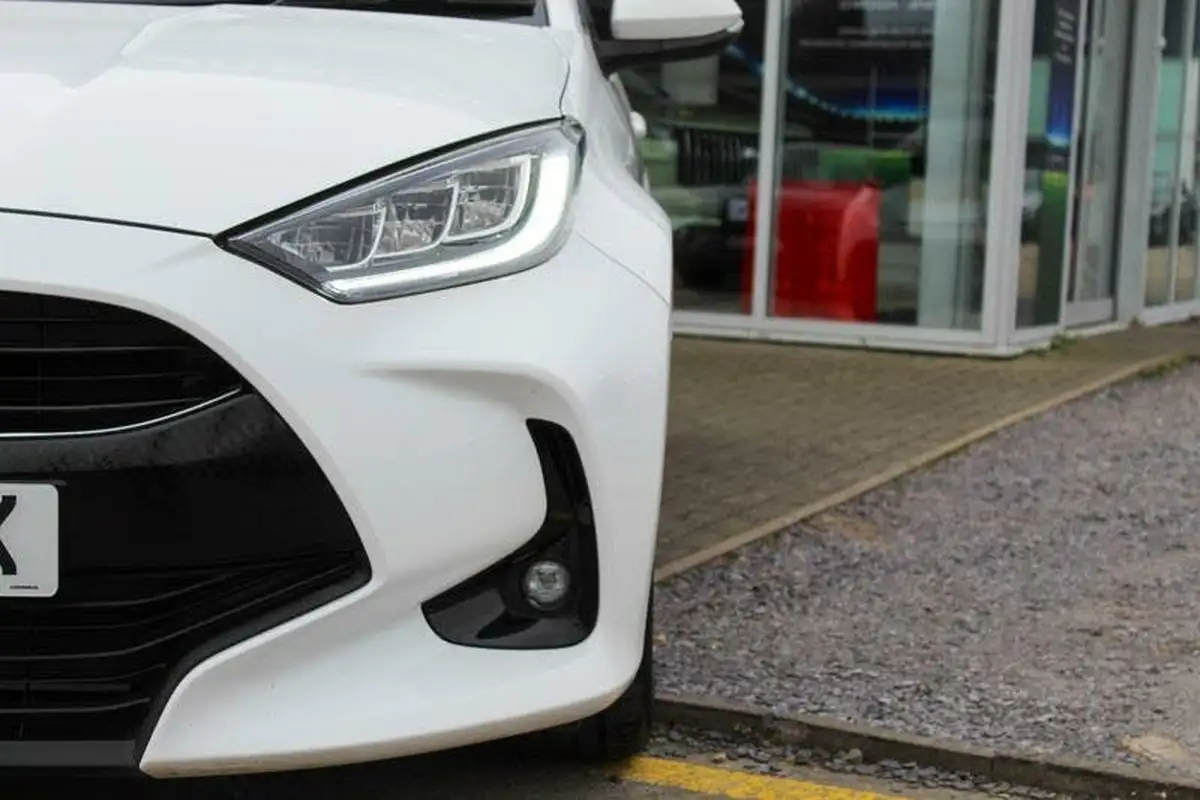 2023-toyota-yaris-15-vvt-i-design-big-3