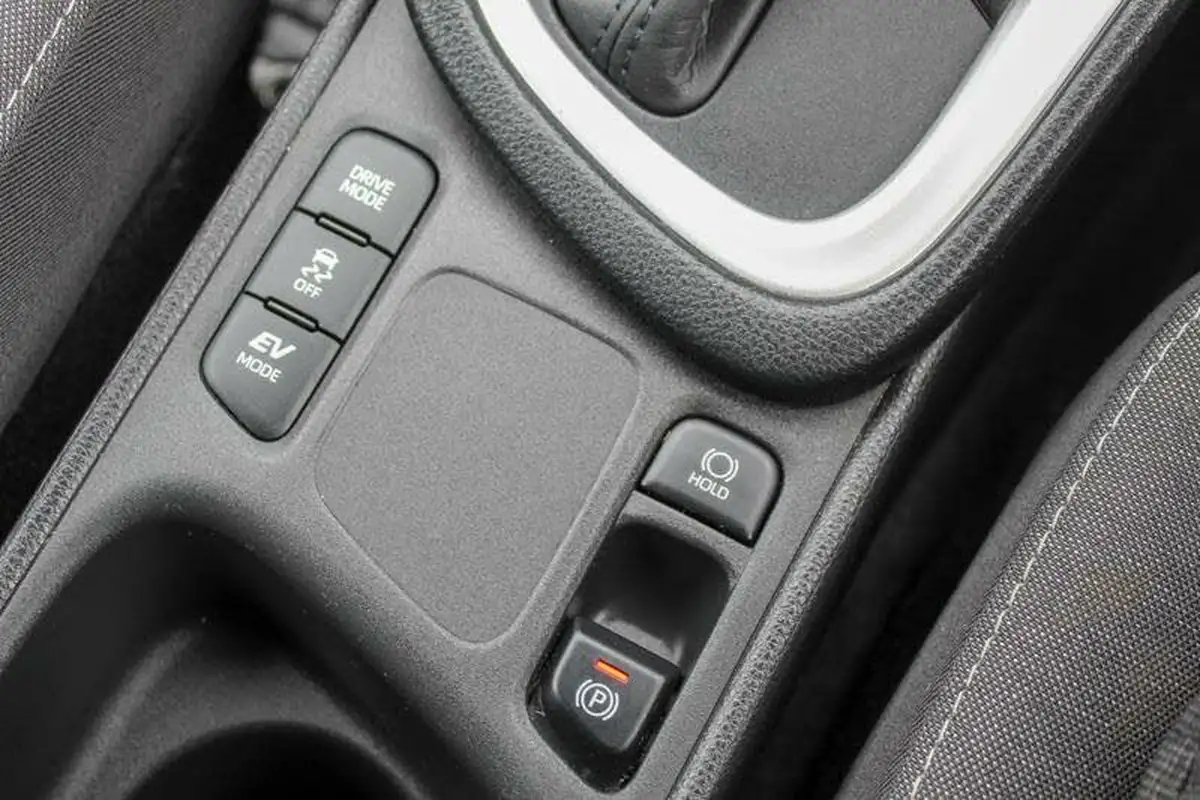 2023-toyota-yaris-15-vvt-i-design-big-24
