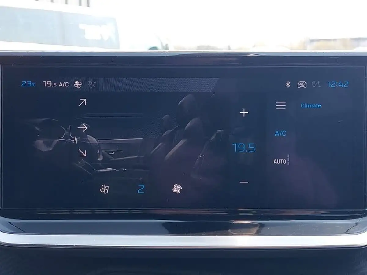2024-peugeot-2008-suv-12-puretech-allure-130ps-eat8-big-14