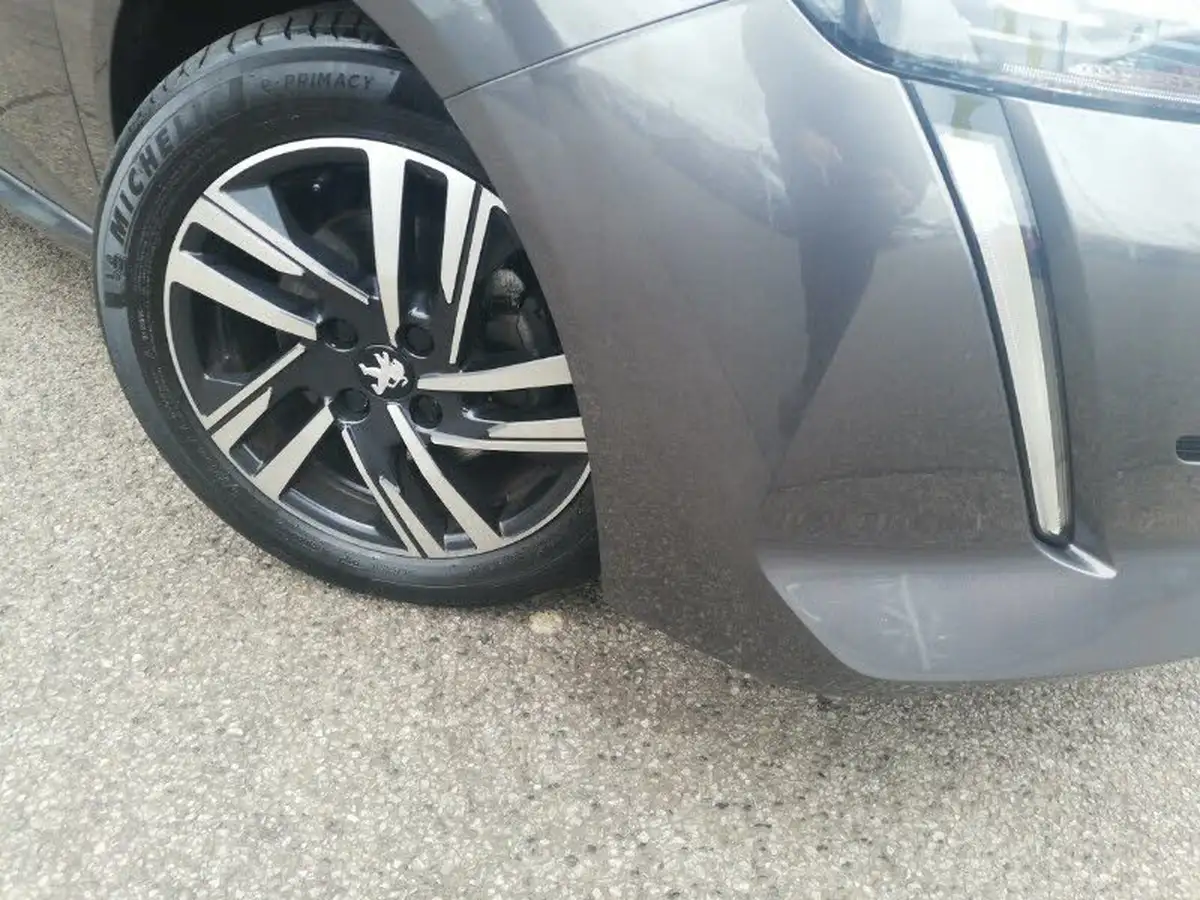 2023-peugeot-208-12-puretech-active-premium-100ps-eat8-big-8