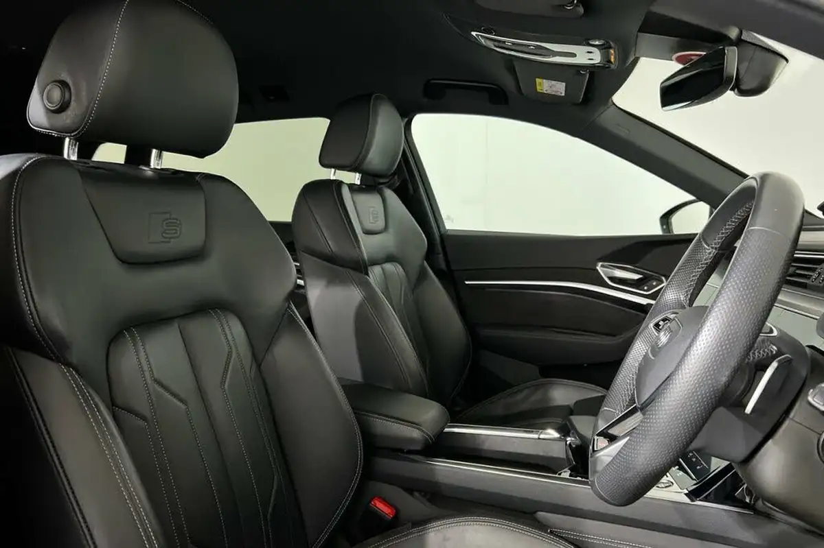 2021-audi-e-tron-50e-black-edition-station-wagon-big-17