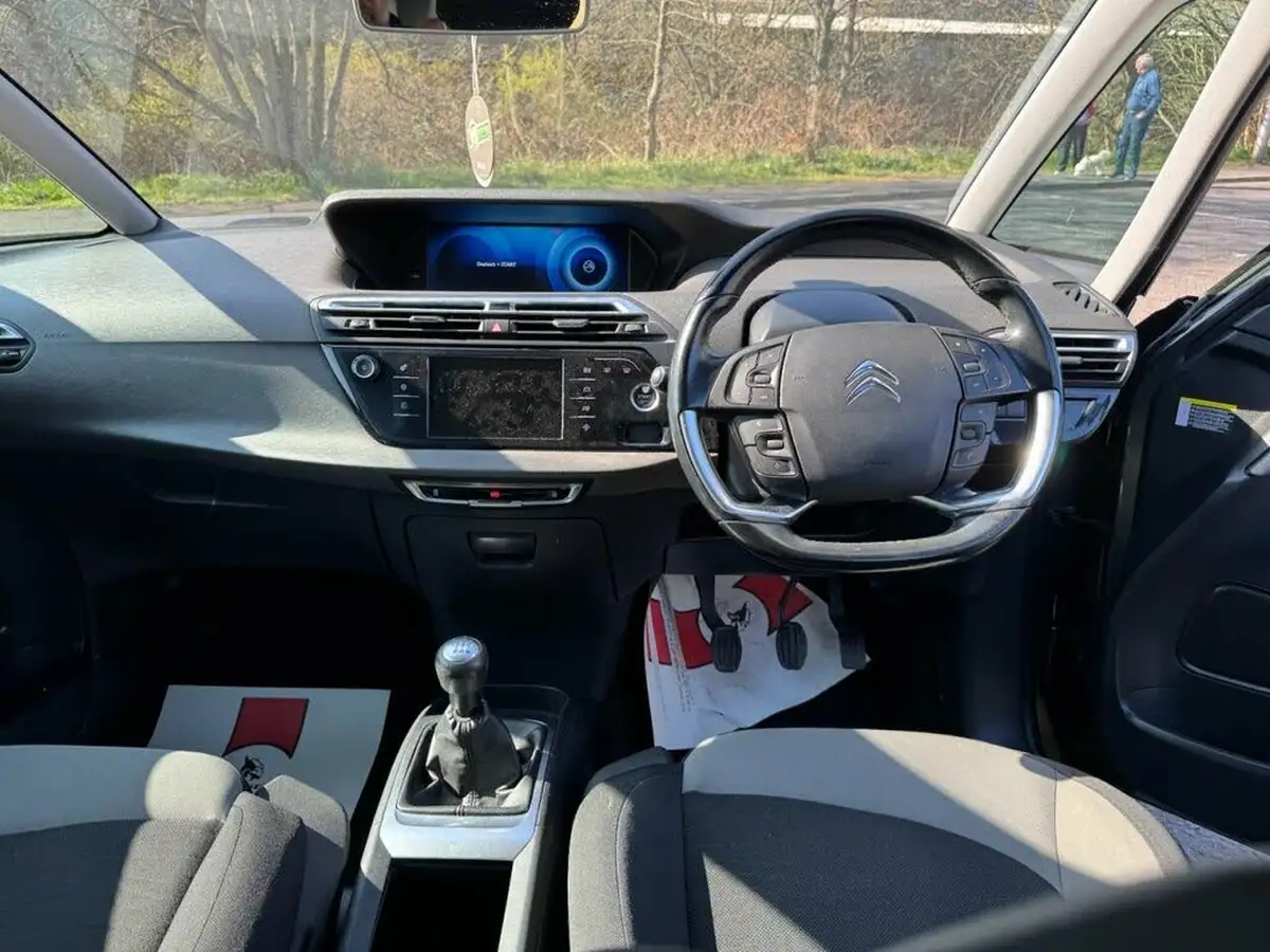 2016-citroen-c4-picasso-16bluehdi-exclusive-big-16