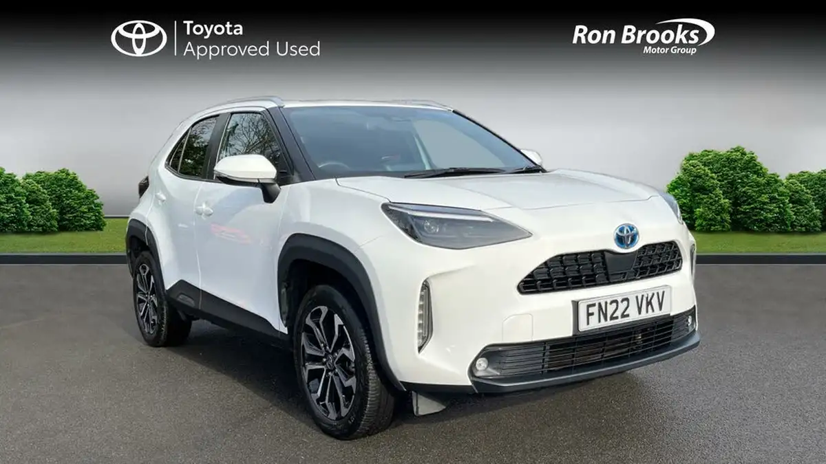 2022-toyota-yaris-15-vvt-i-design-panoramic-roof-big-0