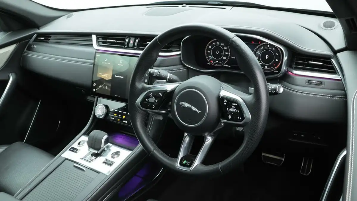 2023-jaguar-f-pace-20-p250-r-dynamic-black-big-9