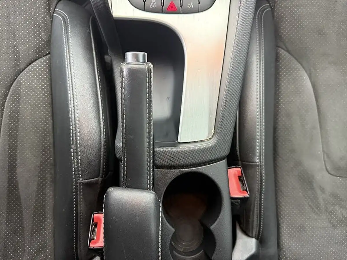 2010-audi-tt-coupe-20-tdi-s-line-big-48