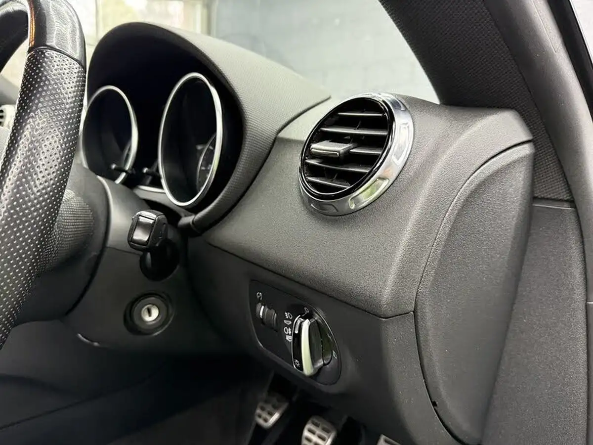 2010-audi-tt-coupe-20-tdi-s-line-big-24