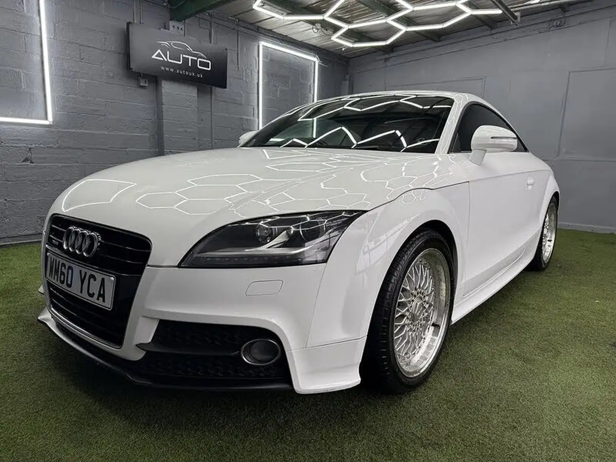 2010-audi-tt-coupe-20-tdi-s-line-big-0