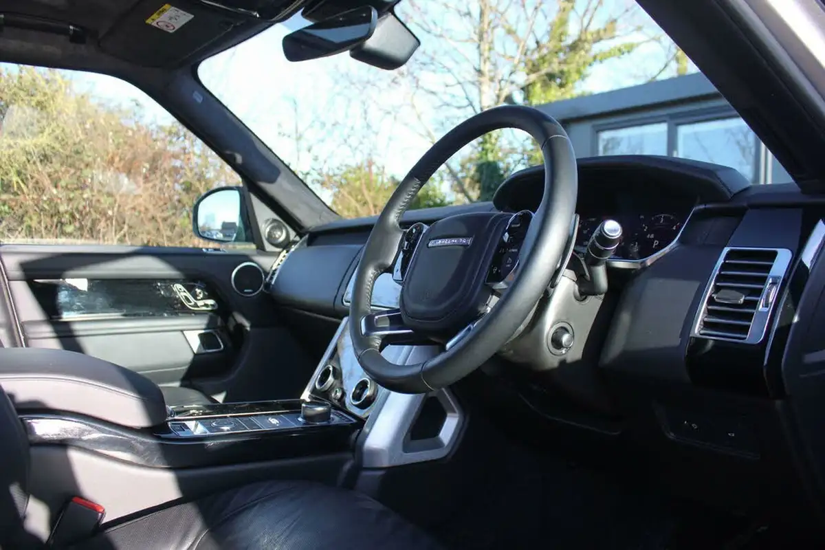 2019-land-rover-range-rover-30-sd-v6-vogue-big-4