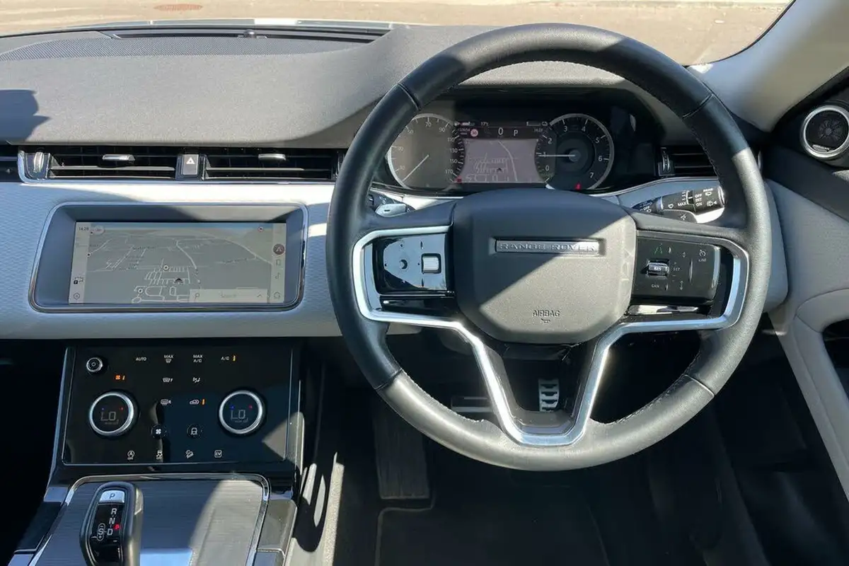 2022-land-rover-range-rover-evoque-15-p300e-r-dynamic-s-big-17