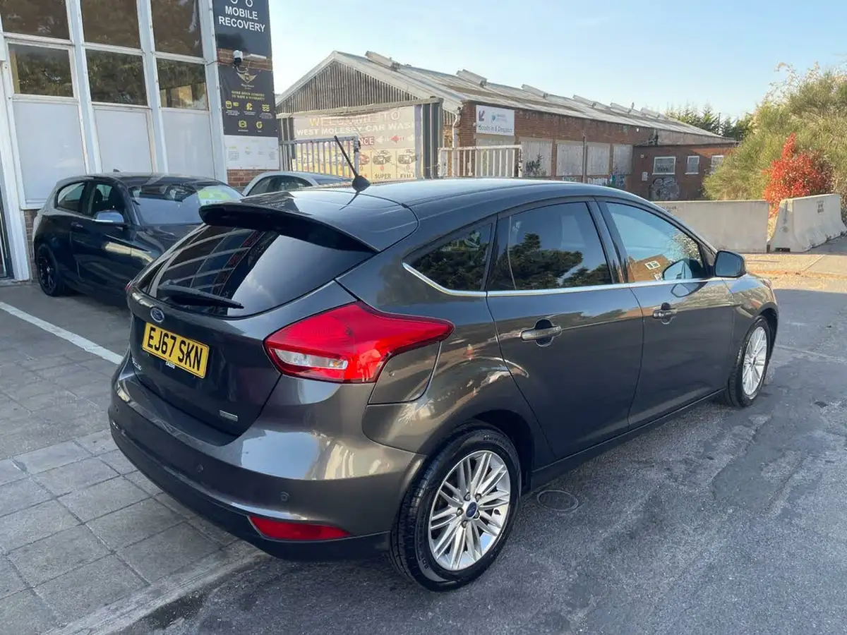 2017-ford-focus-10t-zetec-edition-100ps-hatchback-big-3