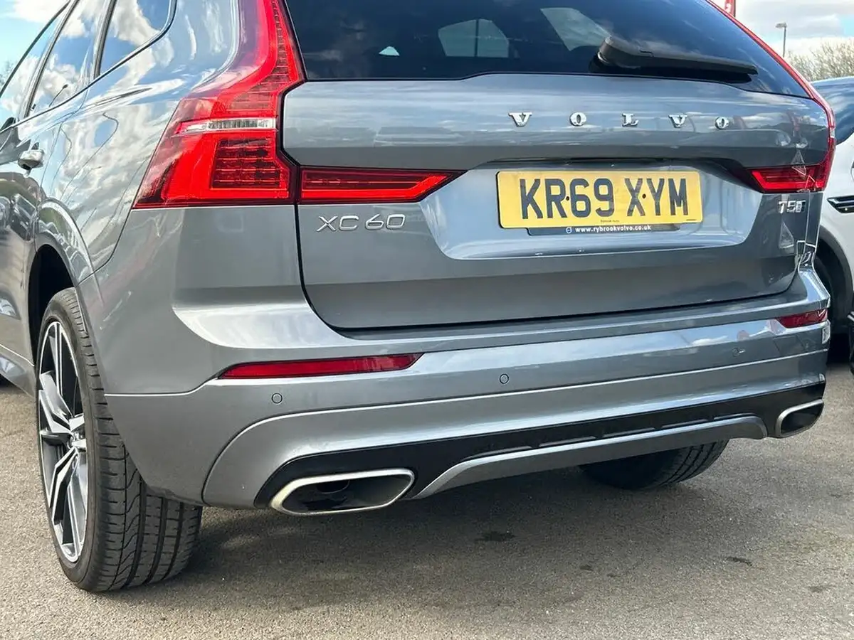 2019-volvo-xc60-20-t5-r-design-pro-awd-big-16
