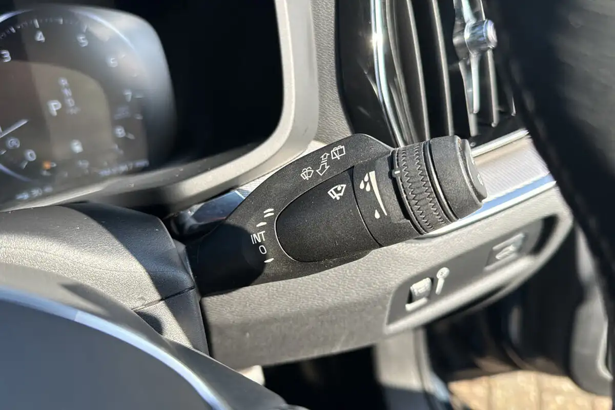 2021-volvo-v60-20-b4-r-design-big-30