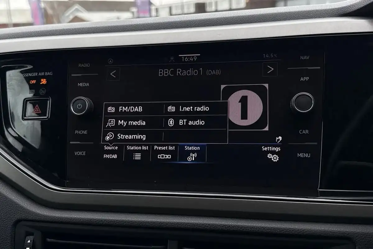 2021-volkswagen-polo-10-match-big-32
