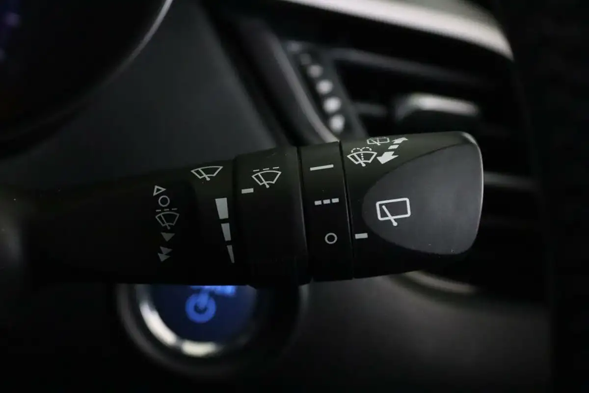 2021-toyota-c-hr-18-vvt-i-icon-big-16