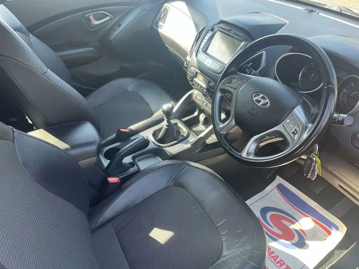 2015-hyundai-ix35-17td-se-nav-big-9