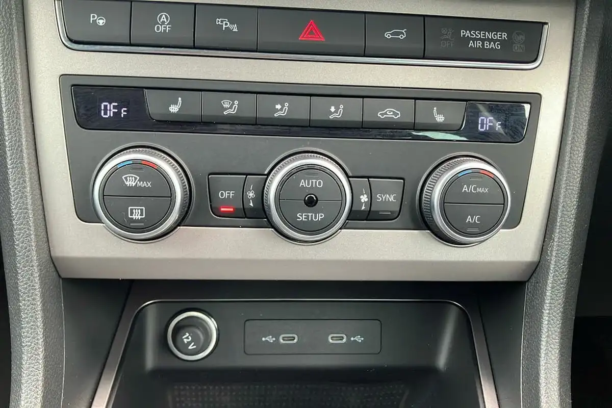 2024-seat-ateca-15-ecotsi-xperience-lux-dsg-big-12
