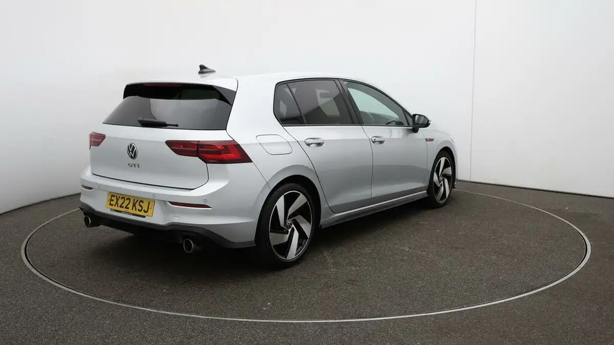 2022-volkswagen-golf-20-tsi-gti-dsg-big-47