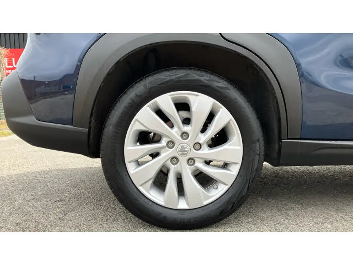 2023-suzuki-s-cross-15-motion-big-6