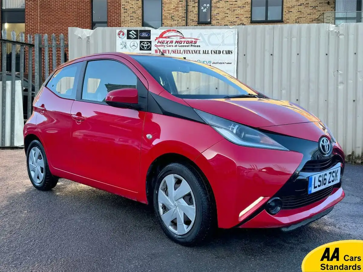 2016-toyota-aygo-10-vvt-i-x-play-68bhp-5d-big-15