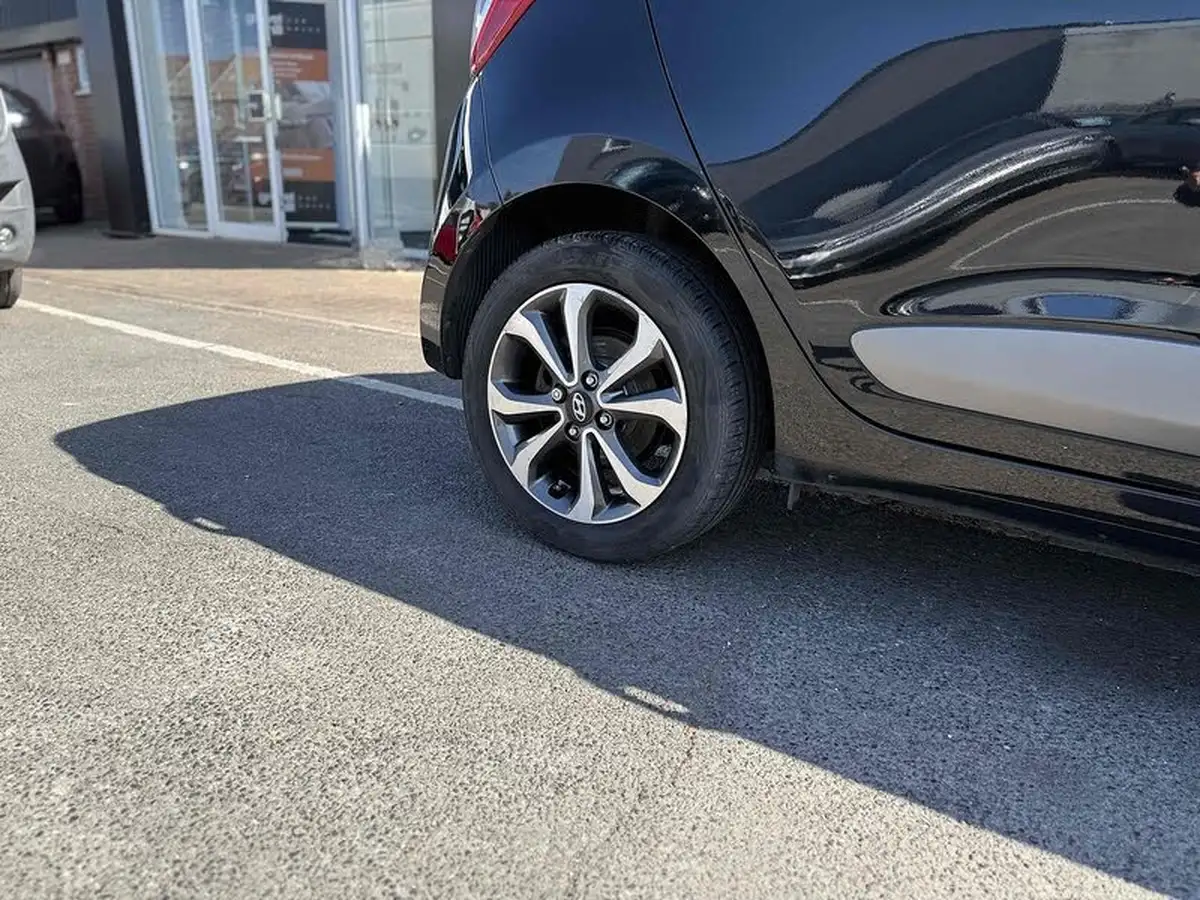 2016-hyundai-i10-12-premium-se-big-7