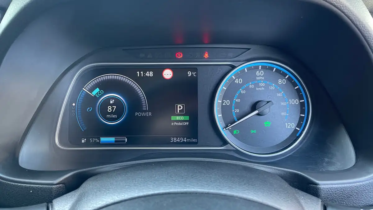 2018-nissan-leaf-e-n-connecta-big-12