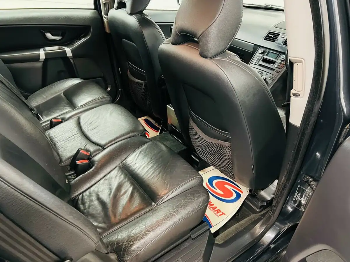 2011-volvo-xc90-big-16