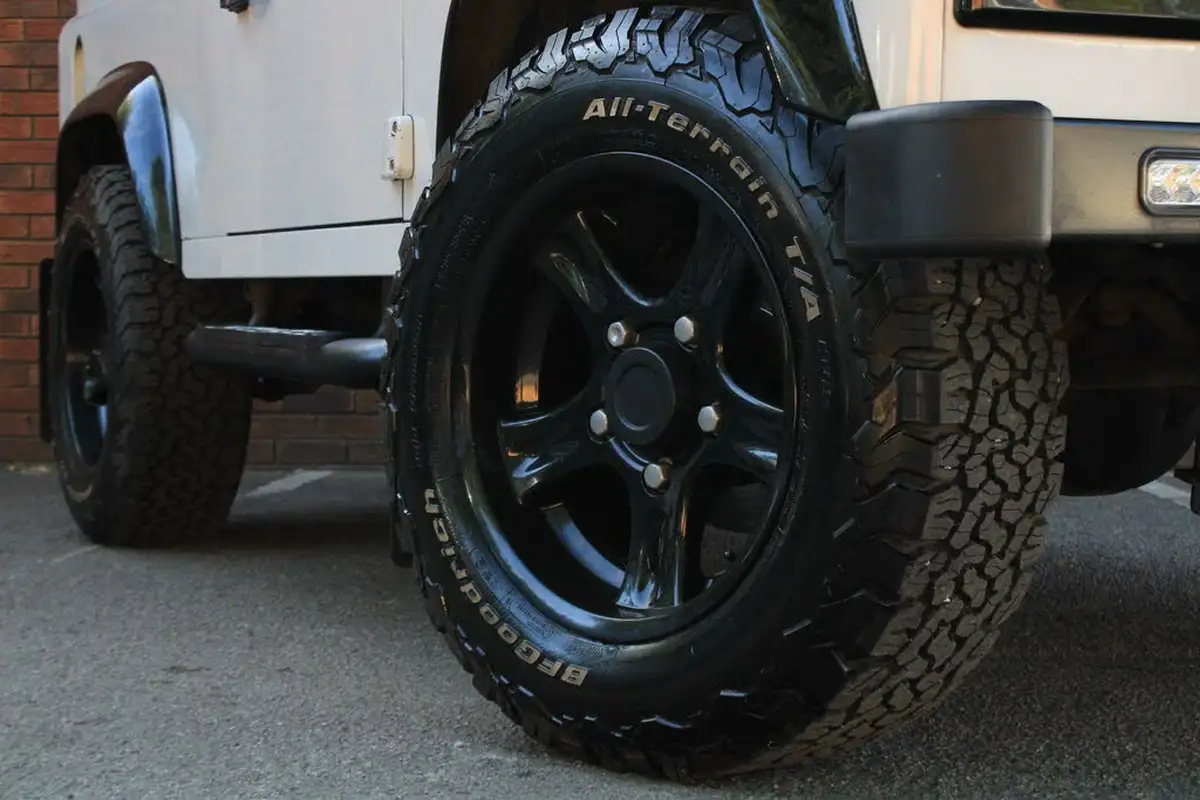 2015-land-rover-90-defender-22td-xs-station-wagon-3-drs-big-5