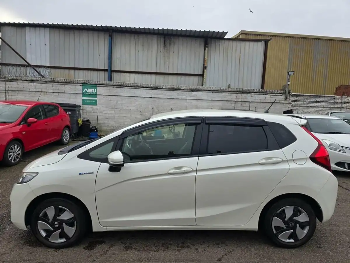 2013-honda-fit-18-hybrid-cruise-big-5