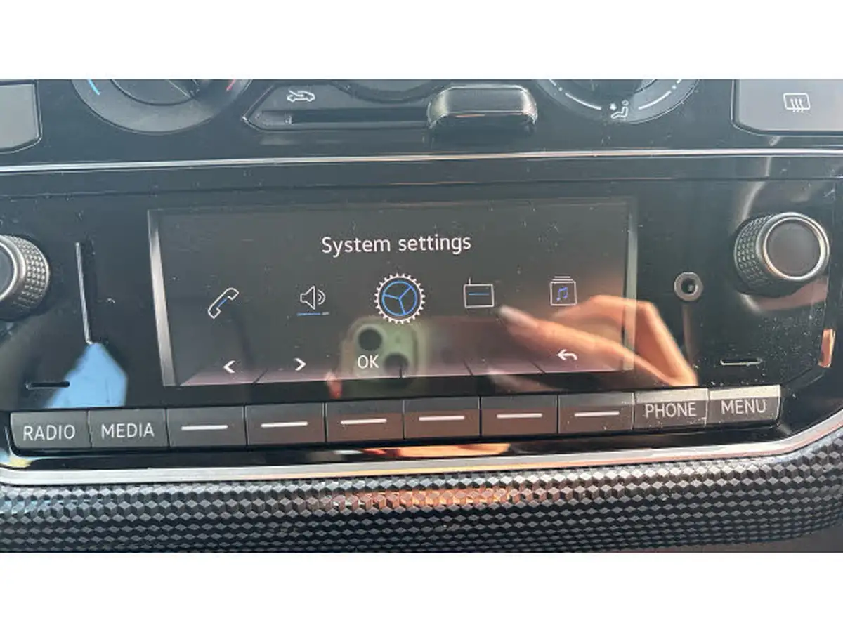 2022-volkswagen-up-10-up-5d-big-47