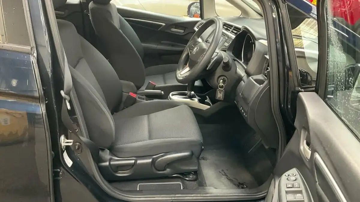 2019-honda-jazz-13-i-vtec-se-navi-cvt-big-2