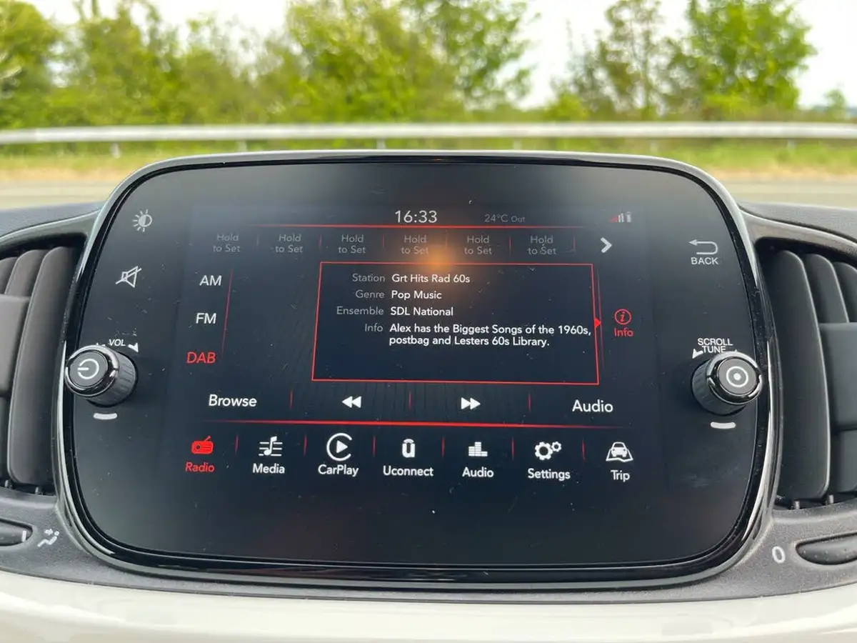 2019-fiat-500-12-lounge-big-30