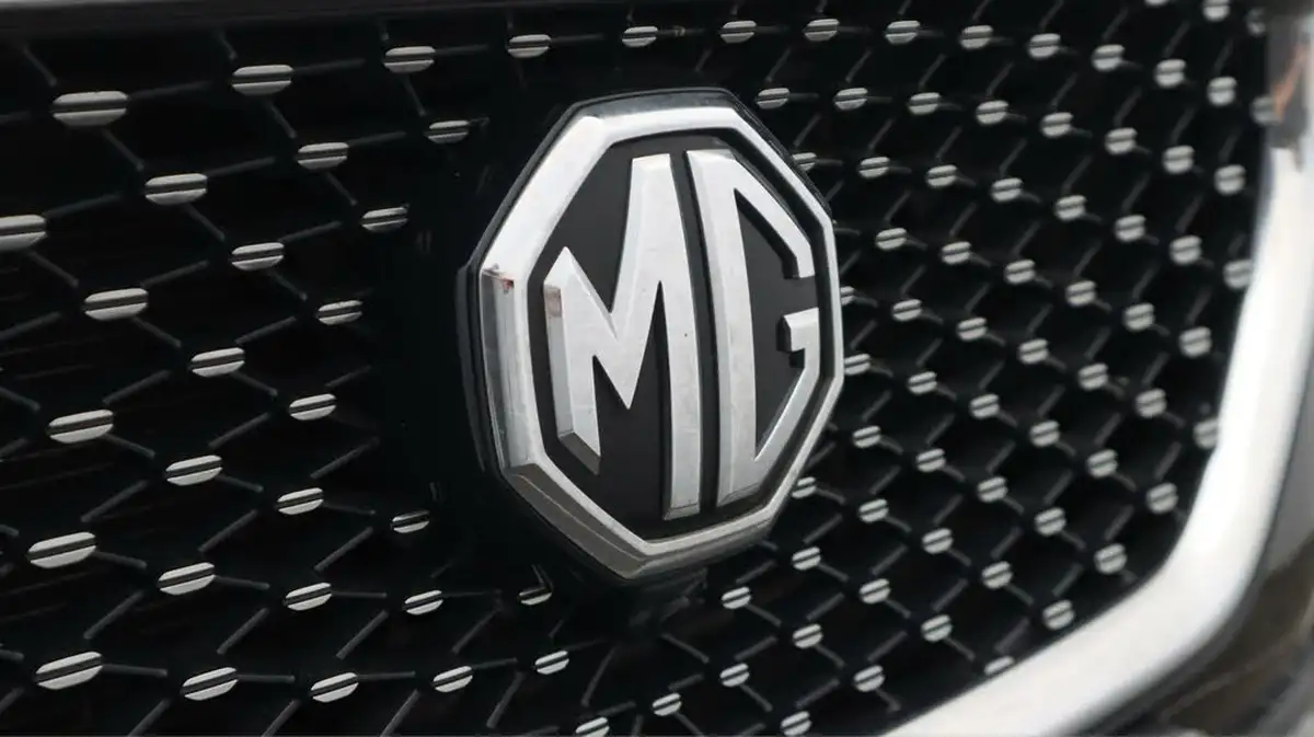 2022-mg-hs-15t-gdi-excite-162ps-big-20