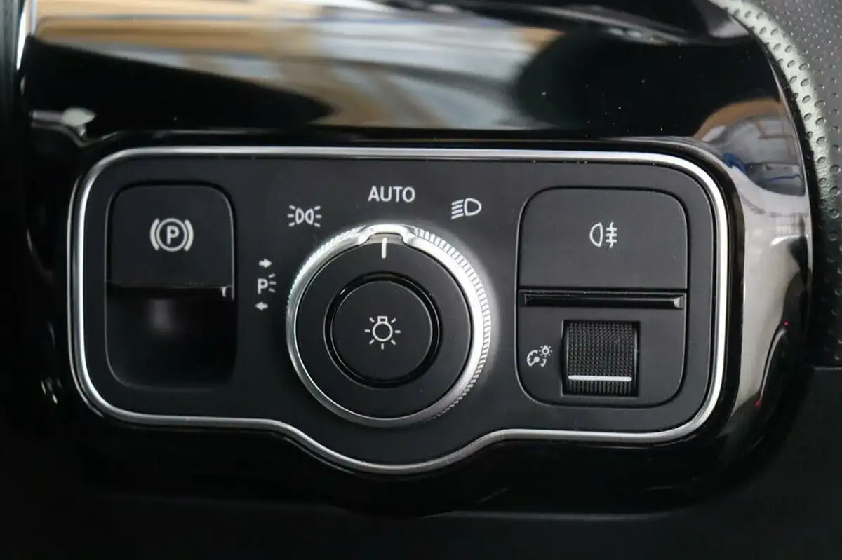 2022-mercedes-benz-cla-13-cla-200-amg-line-premium-plus-coupe-4d-big-34