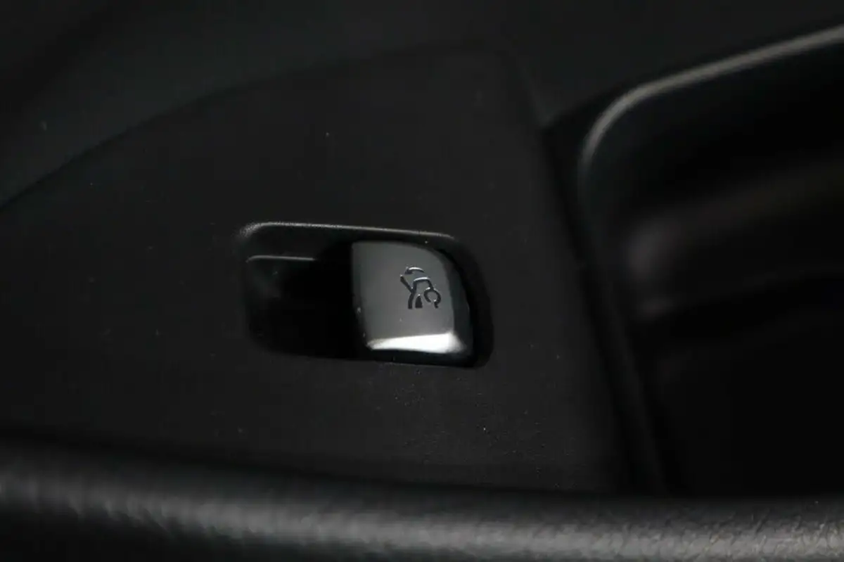 2019-mercedes-benz-e-class-20d-e220d-amg-line-night-edition-premium-plus-saloon-4d-big-21