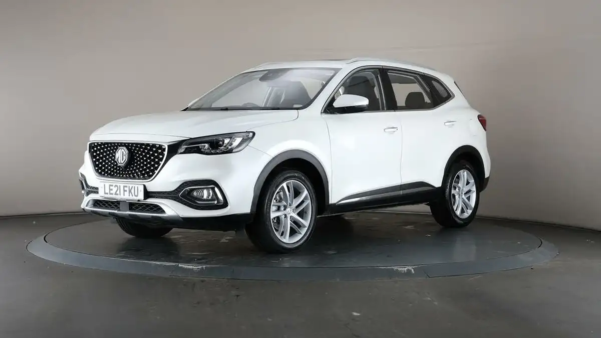 2021-mg-hs-15t-gdi-exclusive-162ps-big-35