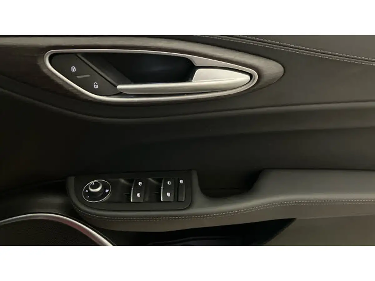2021-alfa-romeo-giulia-20-lusso-ti-big-18