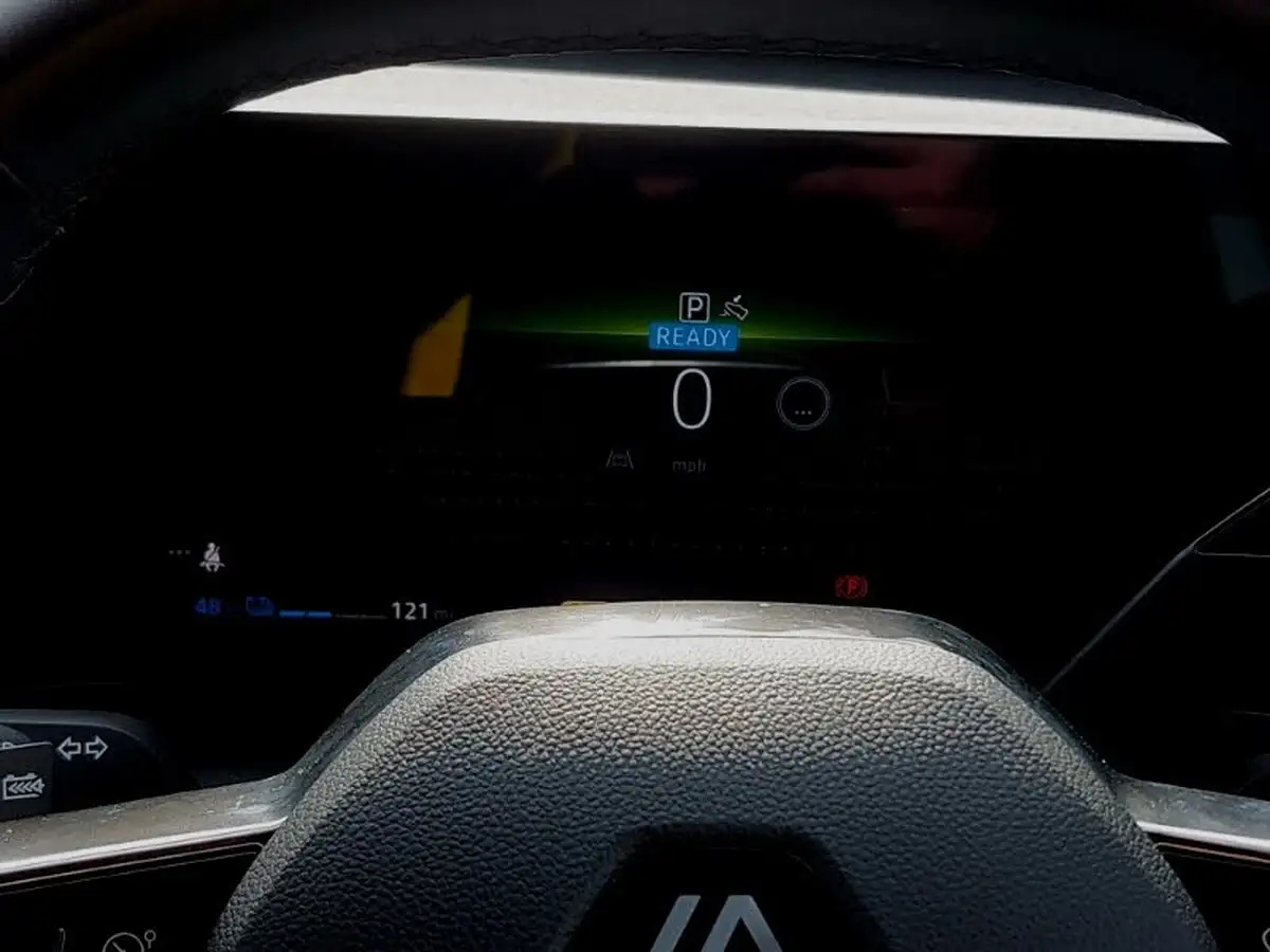 2024-renault-megane-e-tech-e-iconic-optimum-charge-big-11