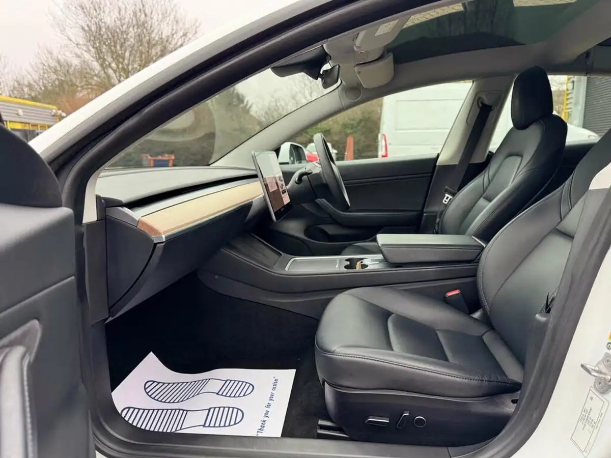 2020-tesla-model-3-e-long-range-big-40