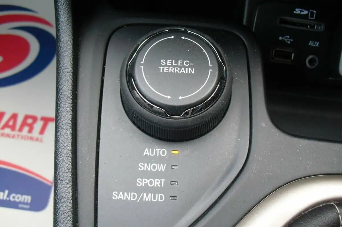 2014-jeep-cherokee-20crd-longitude-plus-168bhp-4wd-auto-big-9