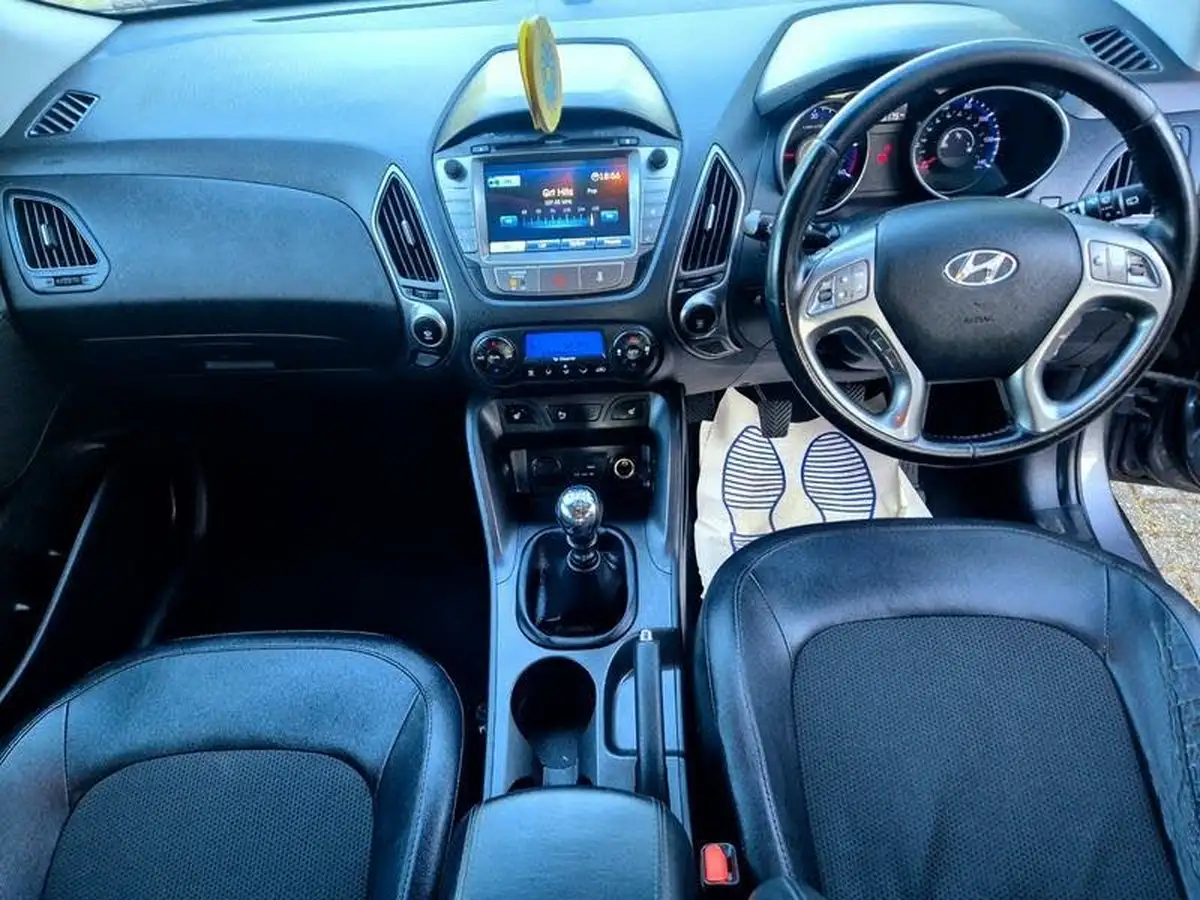 2015-hyundai-ix35-17td-se-nav-big-16