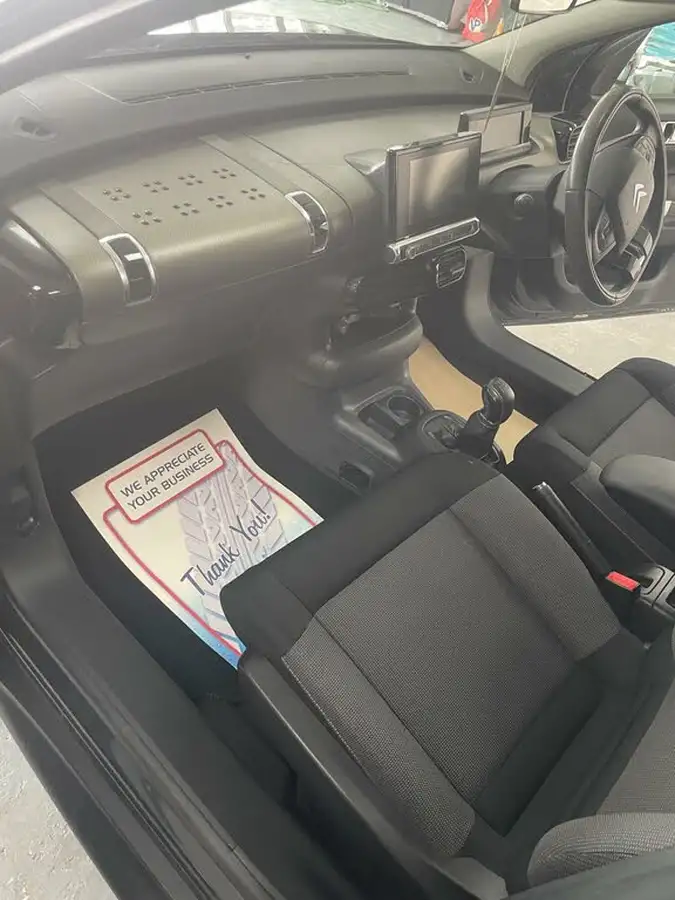 2015-citroen-c4-cactus-16bluehdi-flair-big-13