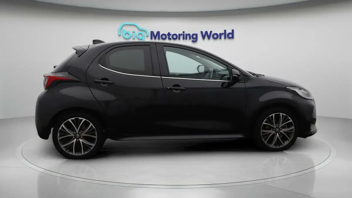 2023-toyota-yaris-15-vvt-i-excel-big-8