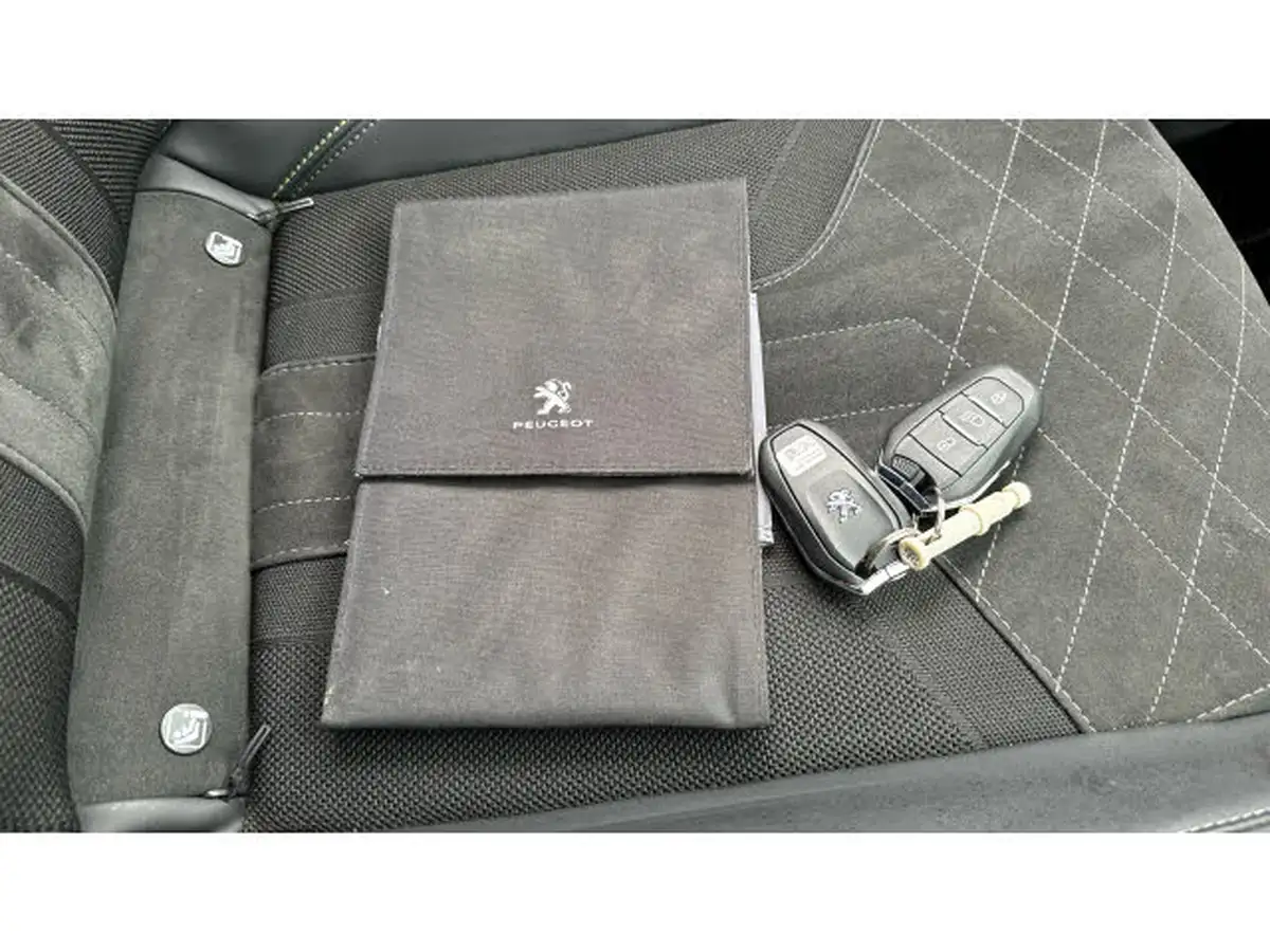 2022-peugeot-2008-suv-e-gt-premium-big-18