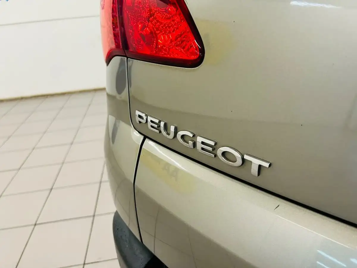 2013-peugeot-3008-crossover-16e-hdi-active-115bhp-fap-big-32