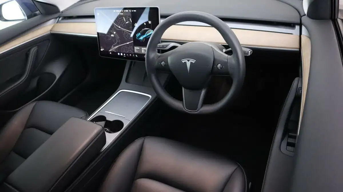 2021-tesla-model-3-e-long-range-awd-big-9