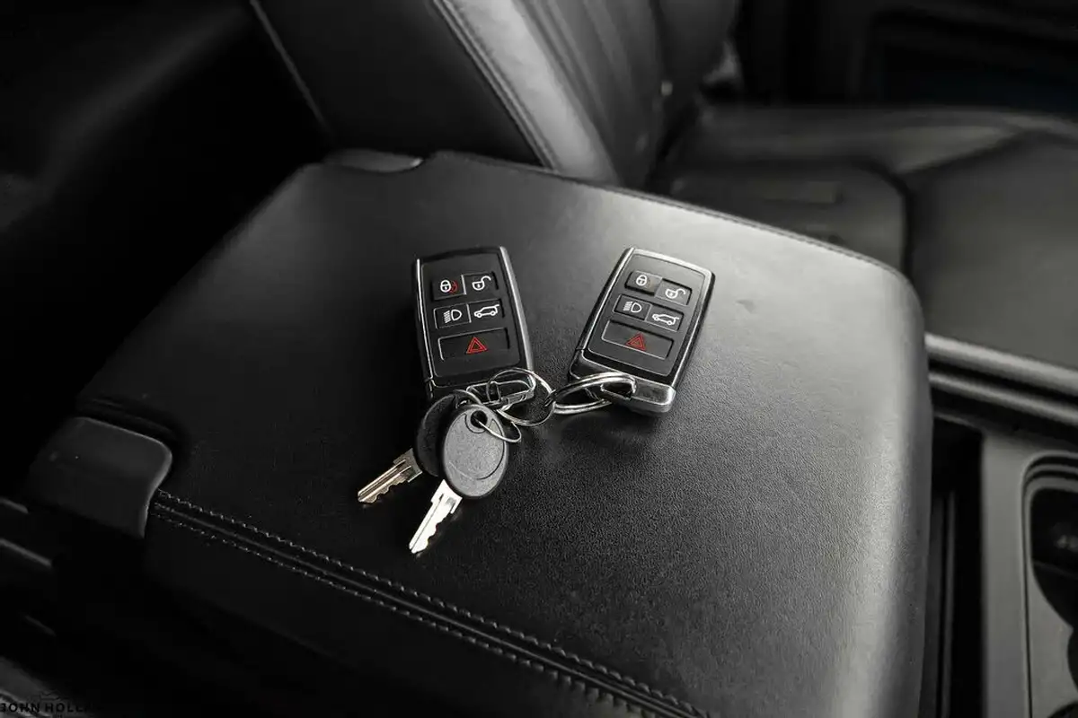 2021-land-rover-110-defender-30-d300-hard-top-hse-110-big-21
