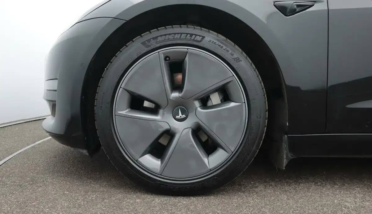 2021-tesla-model-3-e-long-range-4x4-big-18