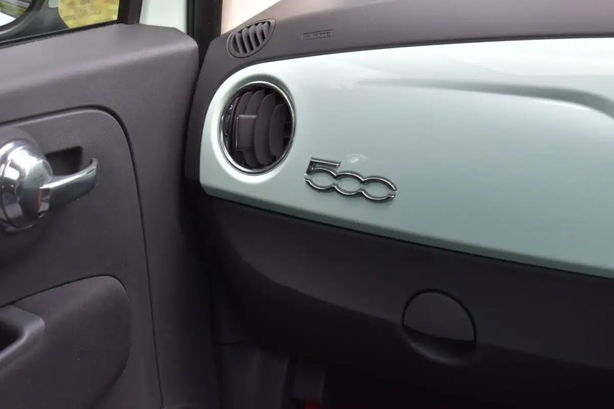 2016-fiat-500-12-lounge-big-10